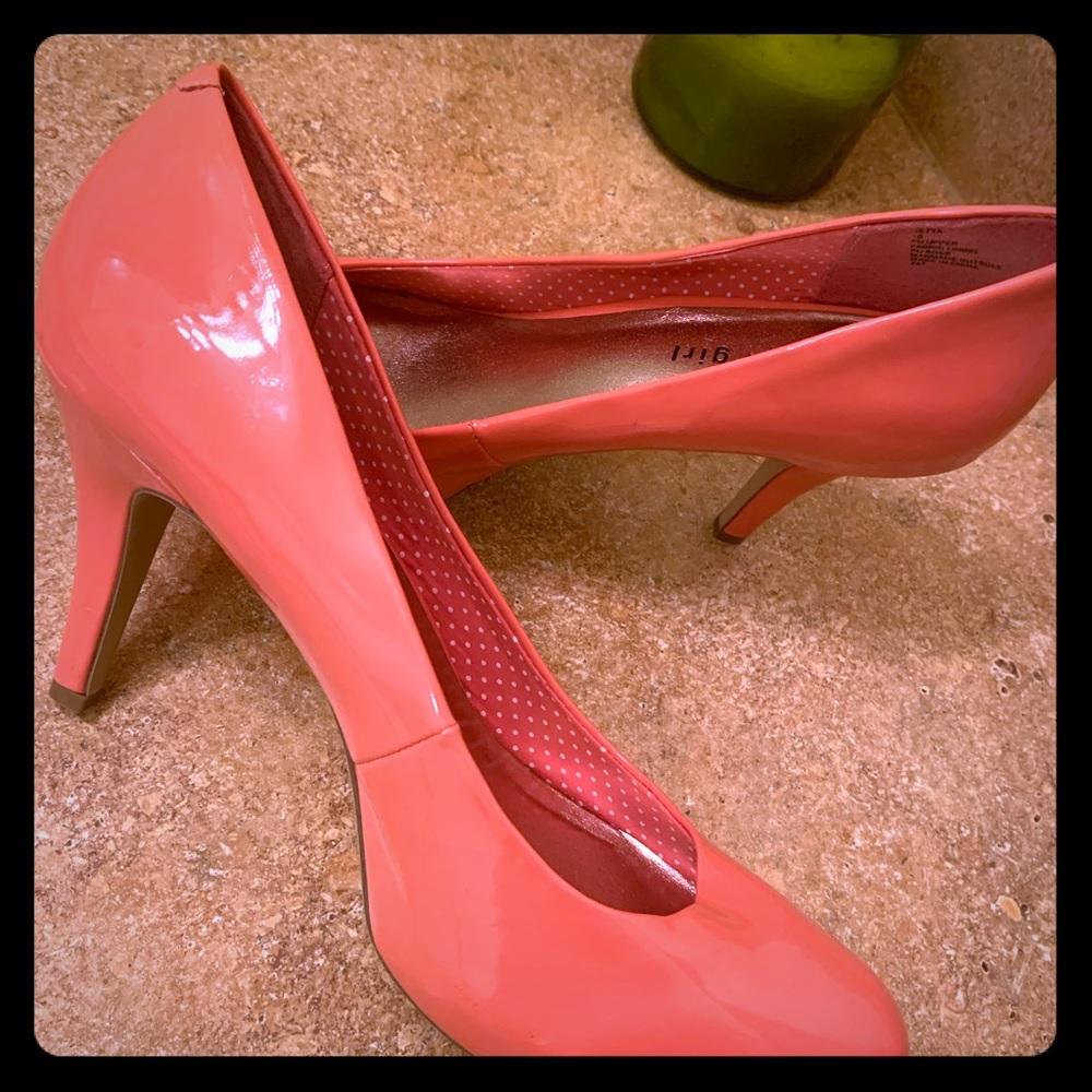 Madden Girl Getta Woman Round Toe Pumps